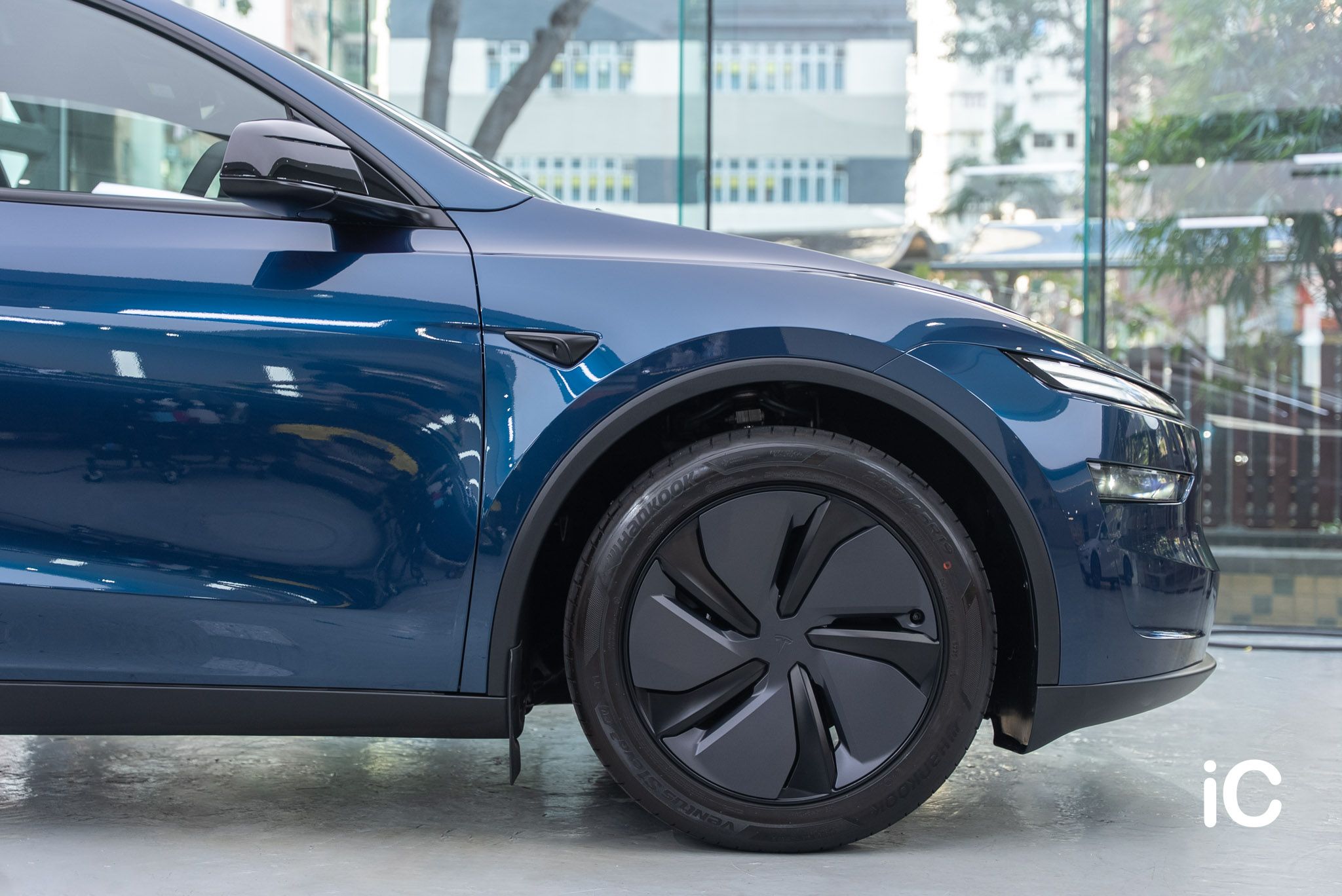 ic-detail-bmw-tesla-model-y-juniper-om-individual-colour-ppf-blue-sapphire-metallic-4