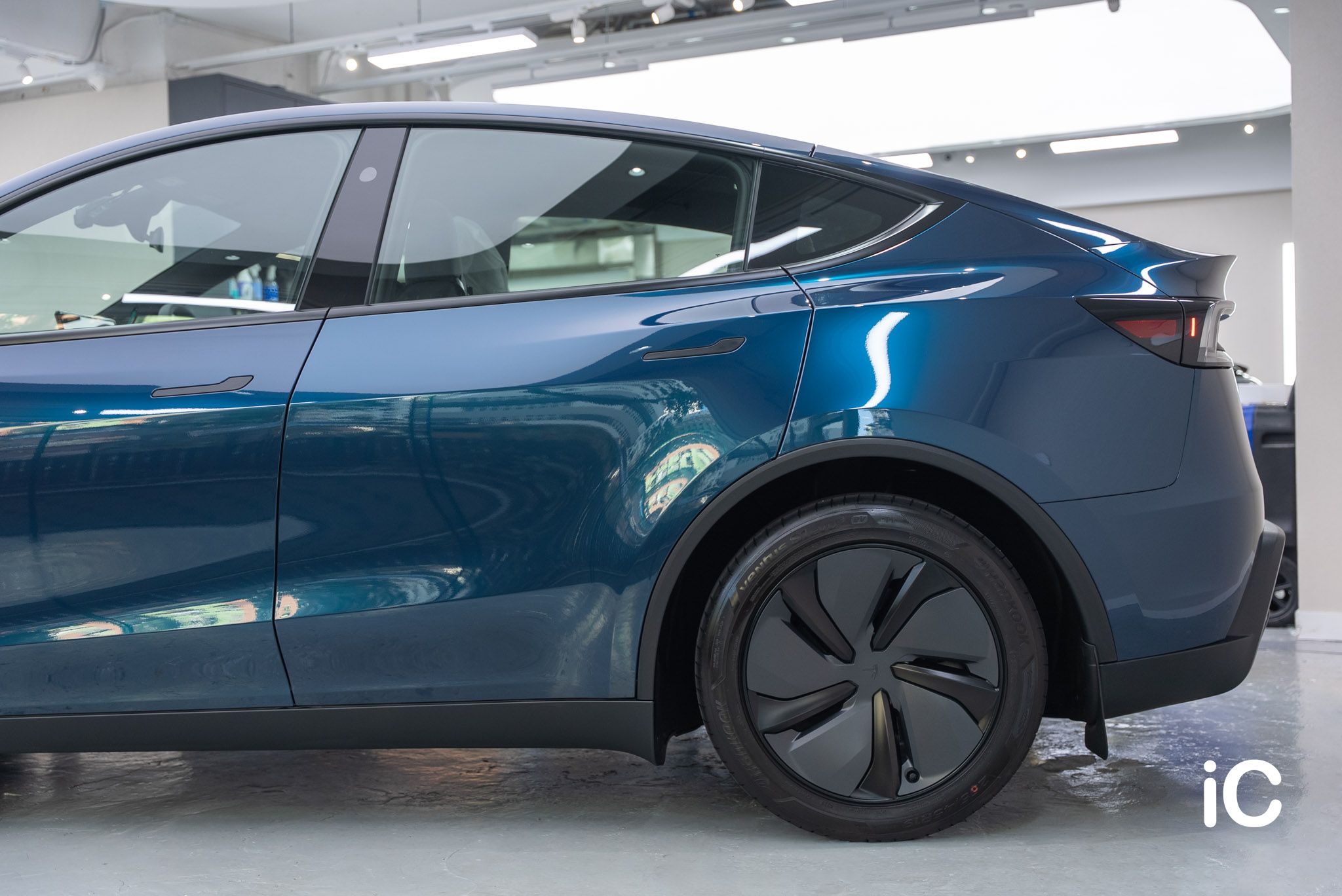 ic-detail-bmw-tesla-model-y-juniper-om-individual-colour-ppf-blue-sapphire-metallic-9