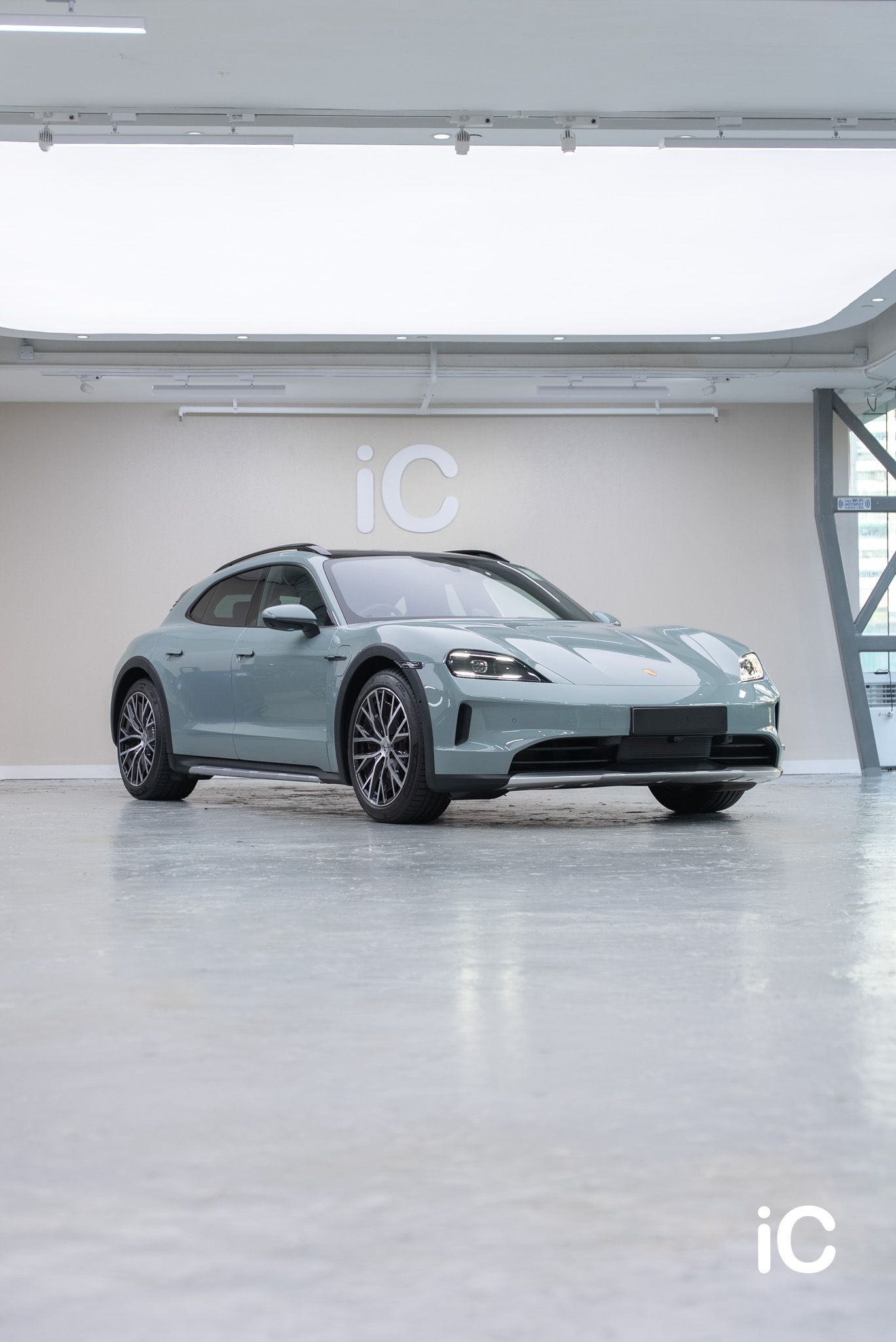 ic-detail-porsche-taycan-4-ct-om-individual-colour-ppf-shade-green-1