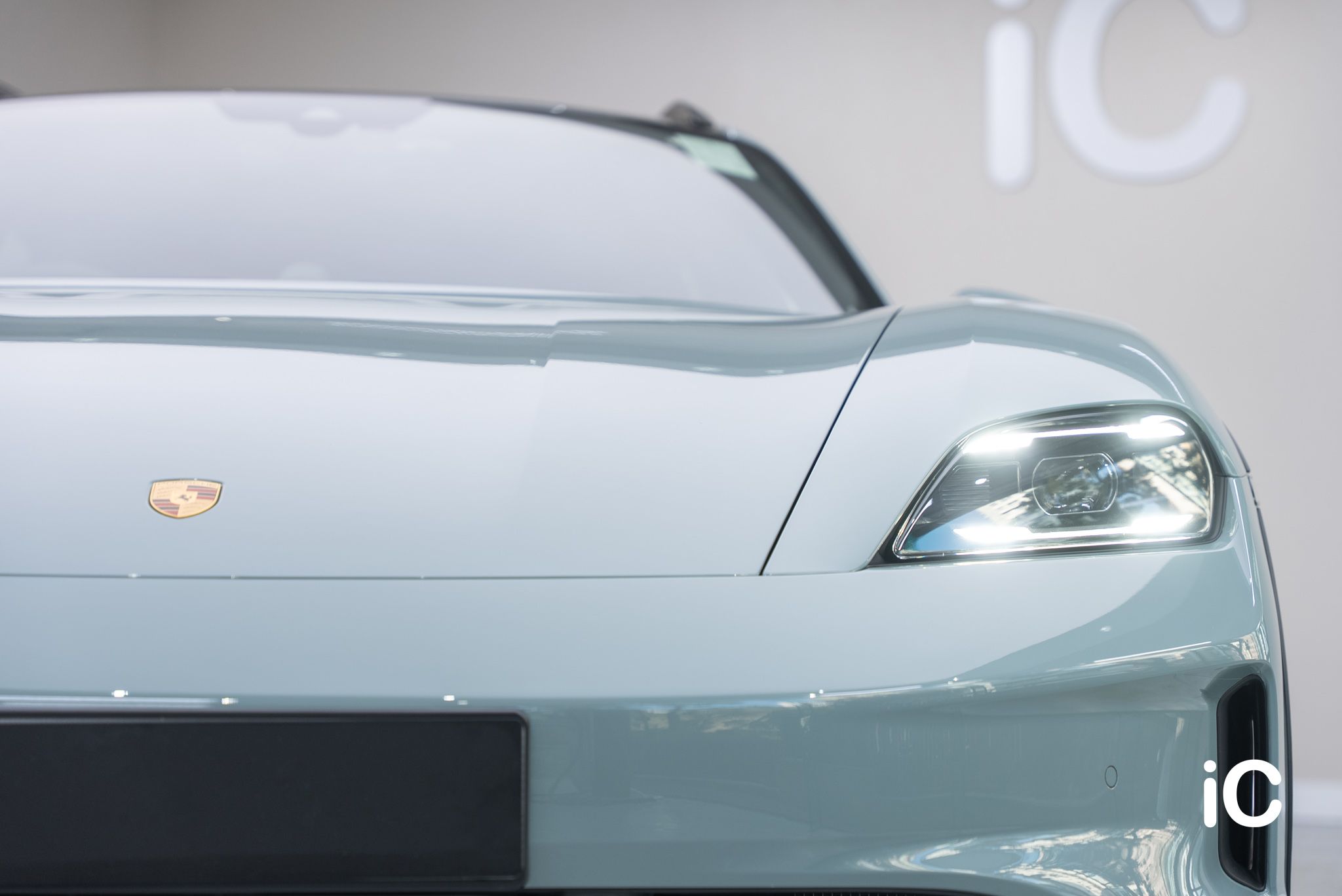 ic-detail-porsche-taycan-4-ct-om-individual-colour-ppf-shade-green-11