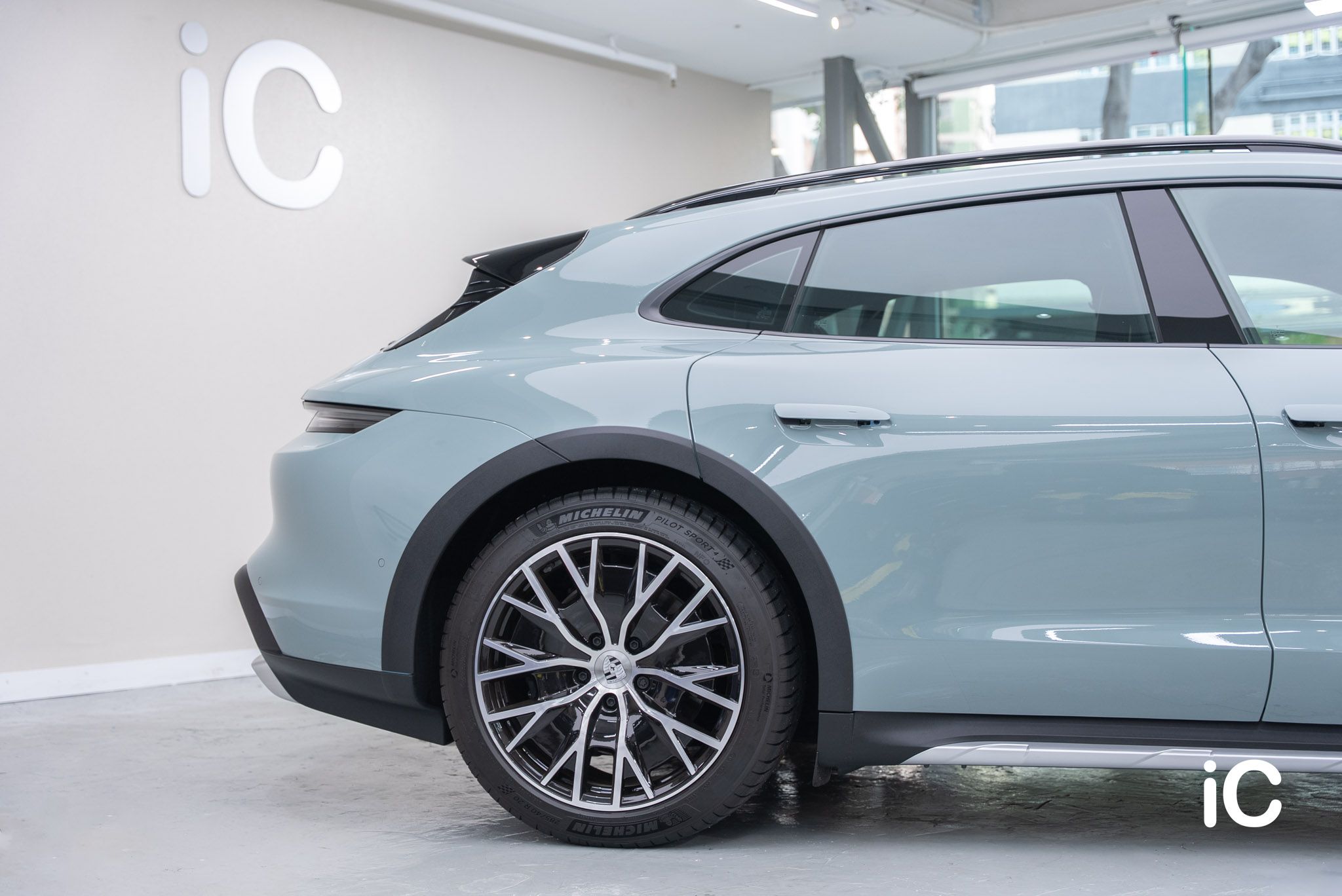 ic-detail-porsche-taycan-4-ct-om-individual-colour-ppf-shade-green-12