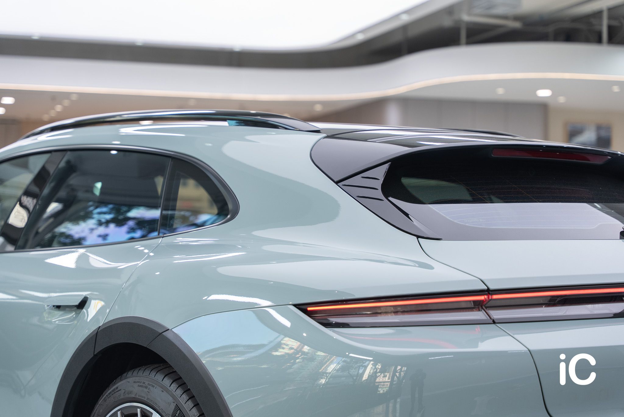 ic-detail-porsche-taycan-4-ct-om-individual-colour-ppf-shade-green-30