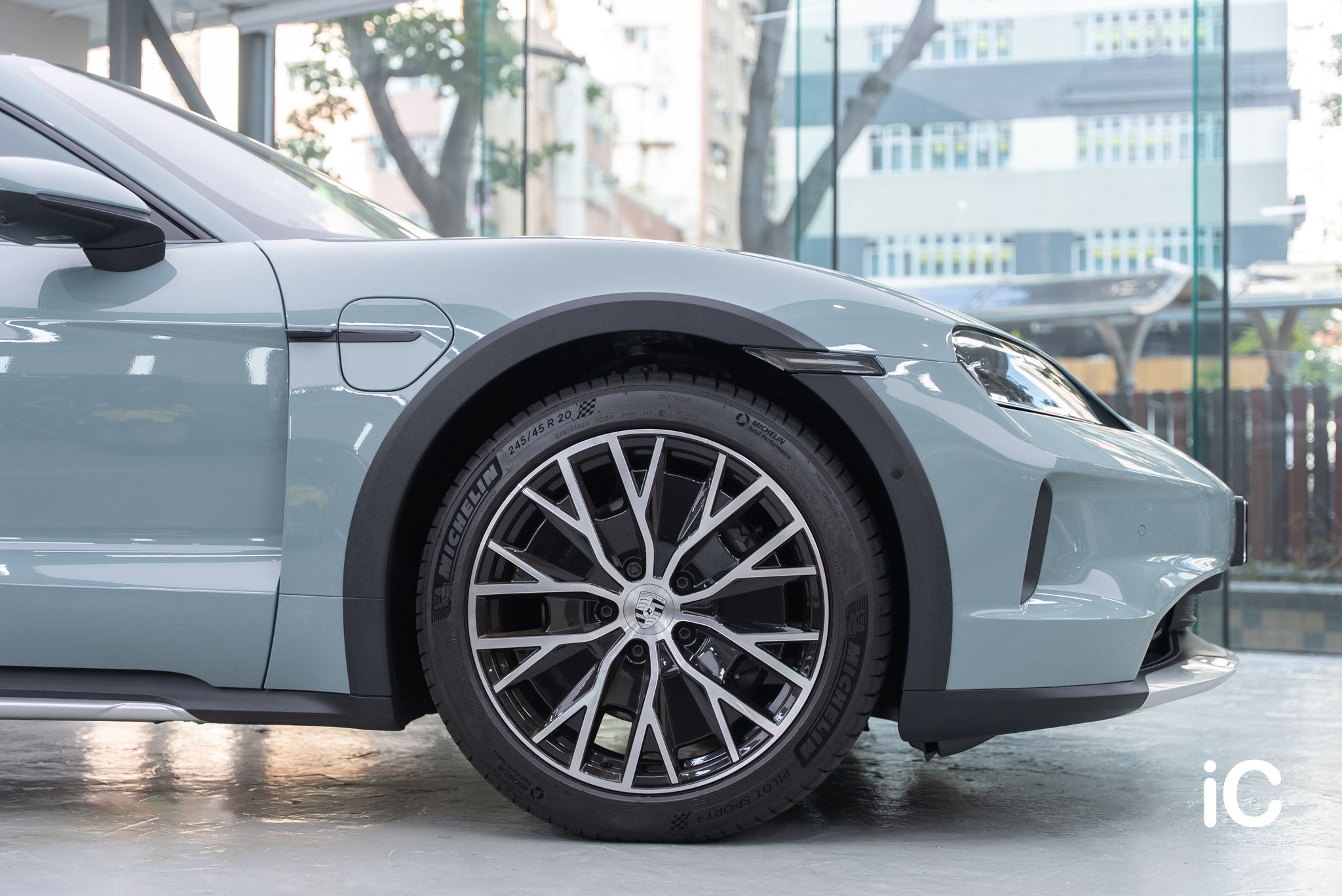 ic-detail-porsche-taycan-4-ct-om-individual-colour-ppf-shade-green-4