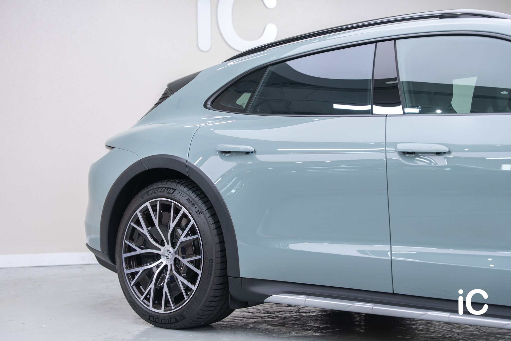 ic-detail-porsche-taycan-4-ct-om-individual-colour-ppf-shade-green-6