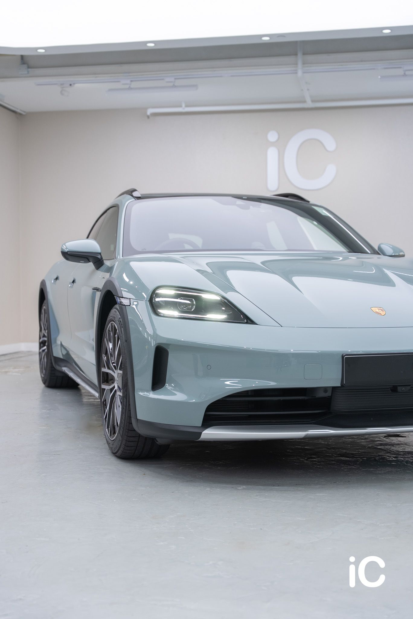 ic-detail-porsche-taycan-4-ct-om-individual-colour-ppf-shade-green-8