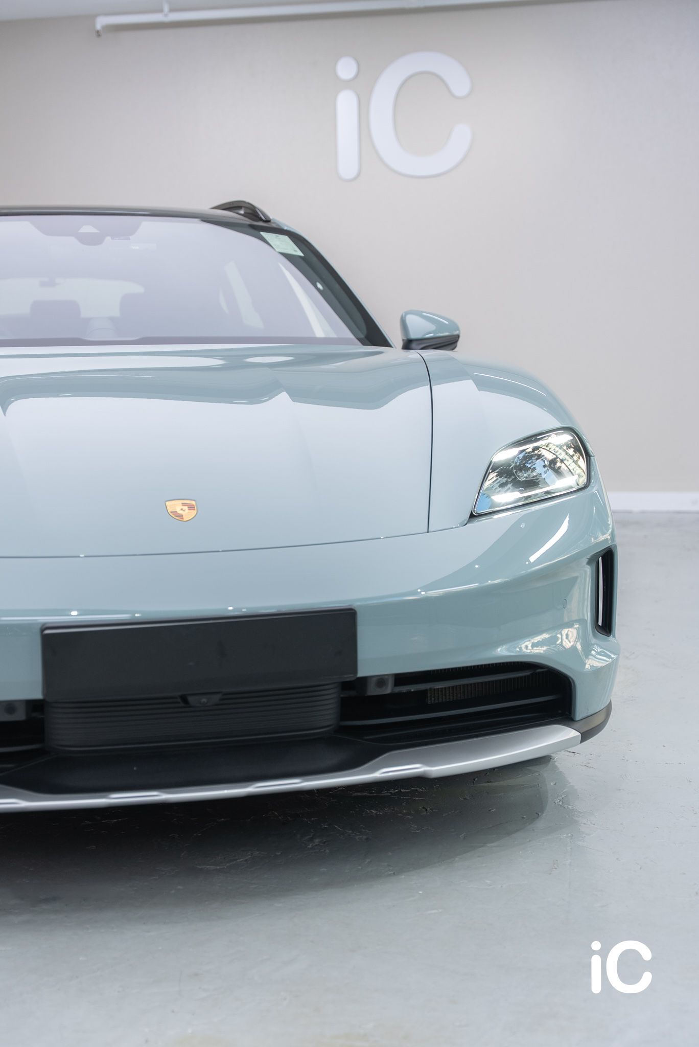 ic-detail-porsche-taycan-4-ct-om-individual-colour-ppf-shade-green-9