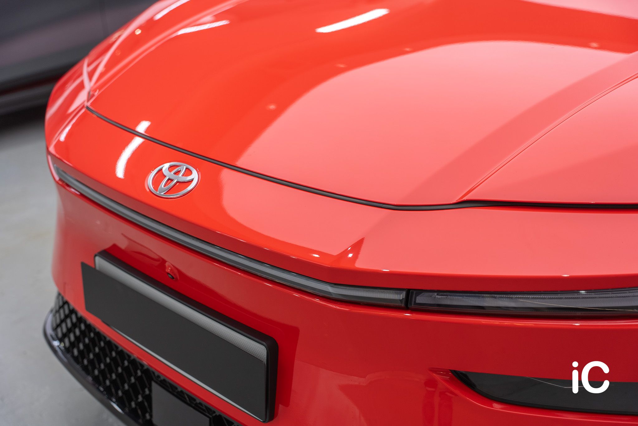 ic-detail-toyota-bz3x-om-individual-colour-ppf-rosso-crossa-3