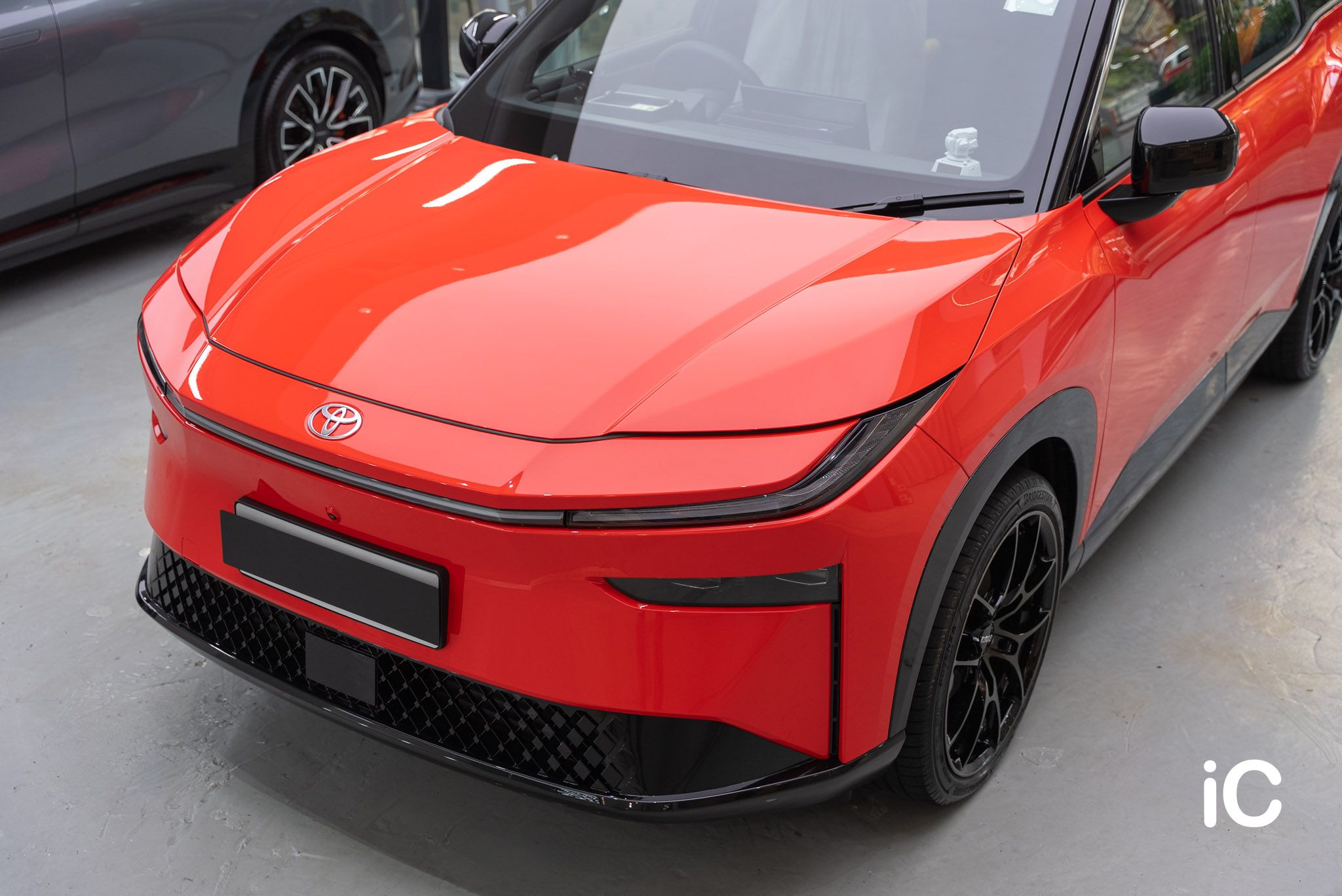 ic-detail-toyota-bz3x-om-individual-colour-ppf-rosso-crossa-6
