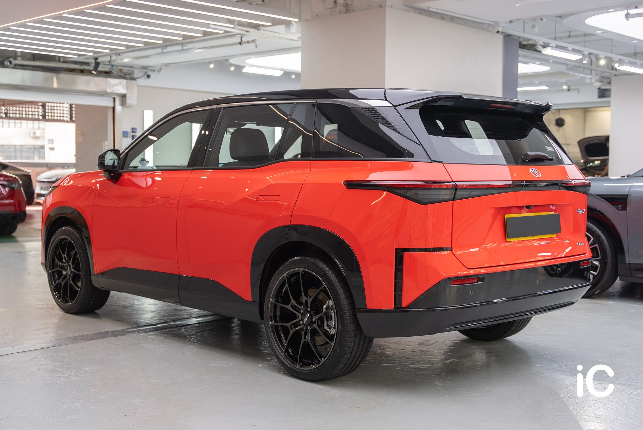 ic-detail-toyota-bz3x-om-individual-colour-ppf-rosso-crossa-9