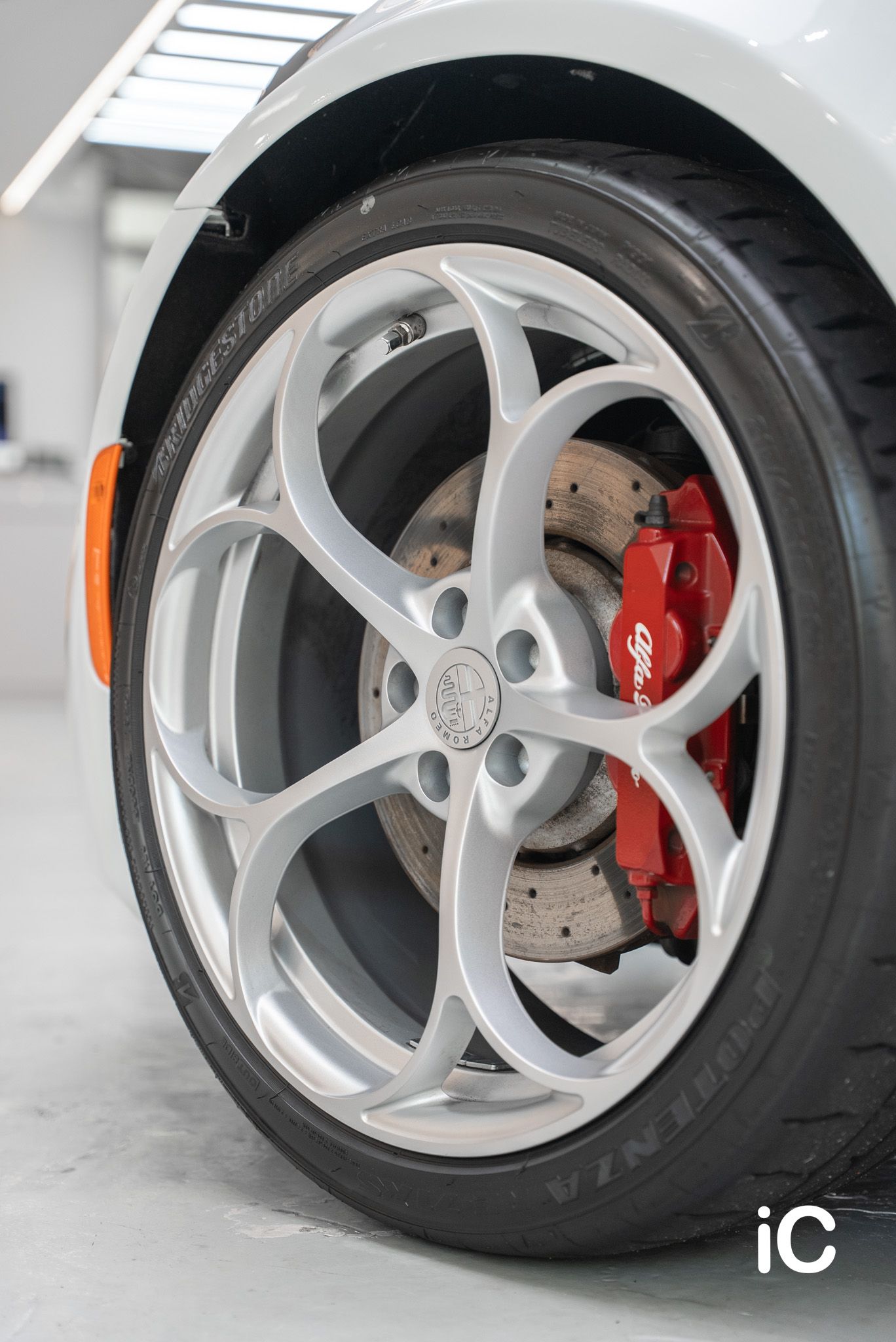 ic-detail-alfa-romeo-4c-white-gyeon-ppf-17