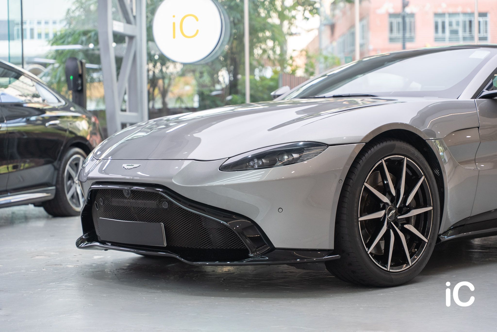 ic-detail-aston-martin-vantage-grey-gyeon-ppf-5