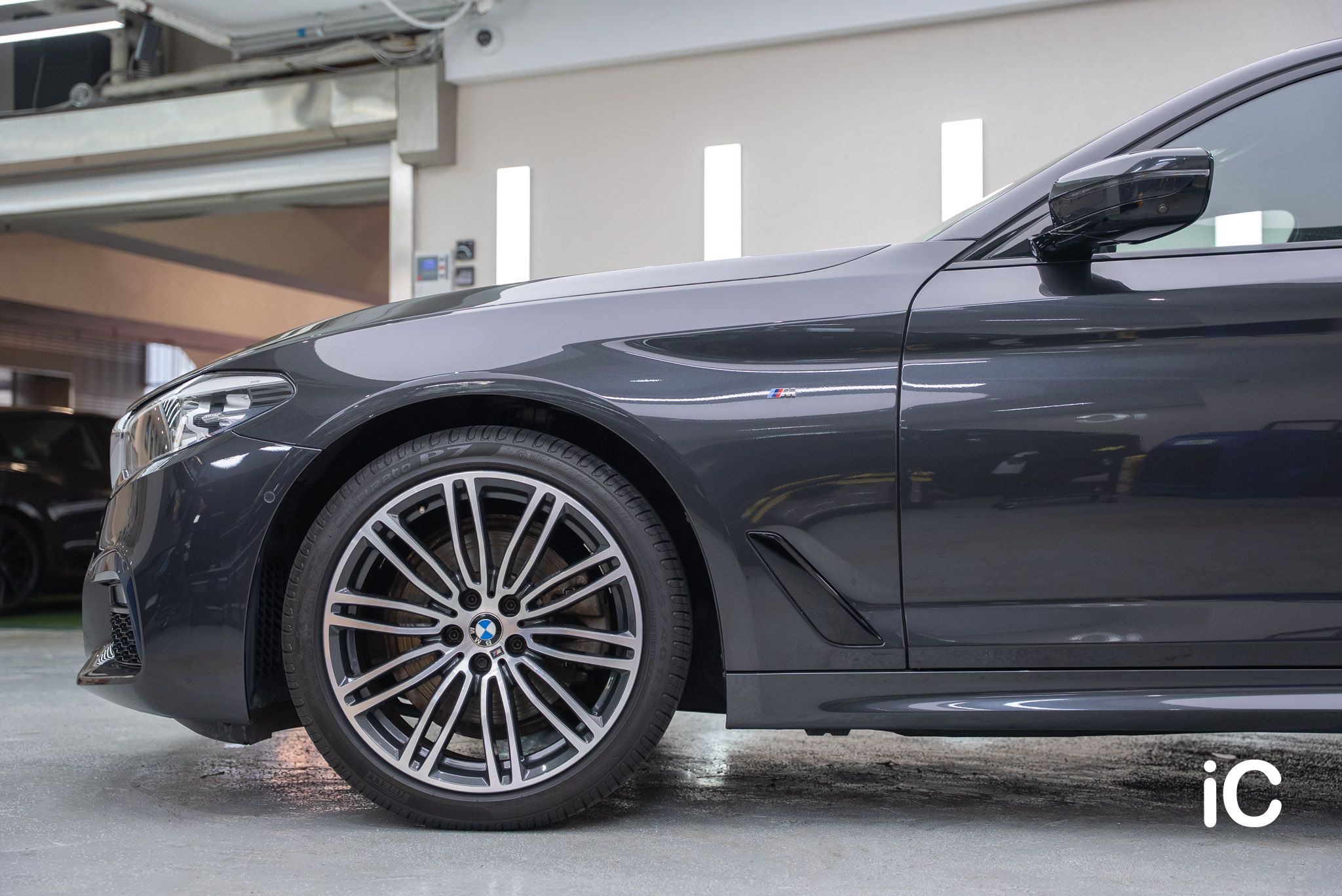 ic-detail-bmw-520-grey-ulgo-black-infinity-13