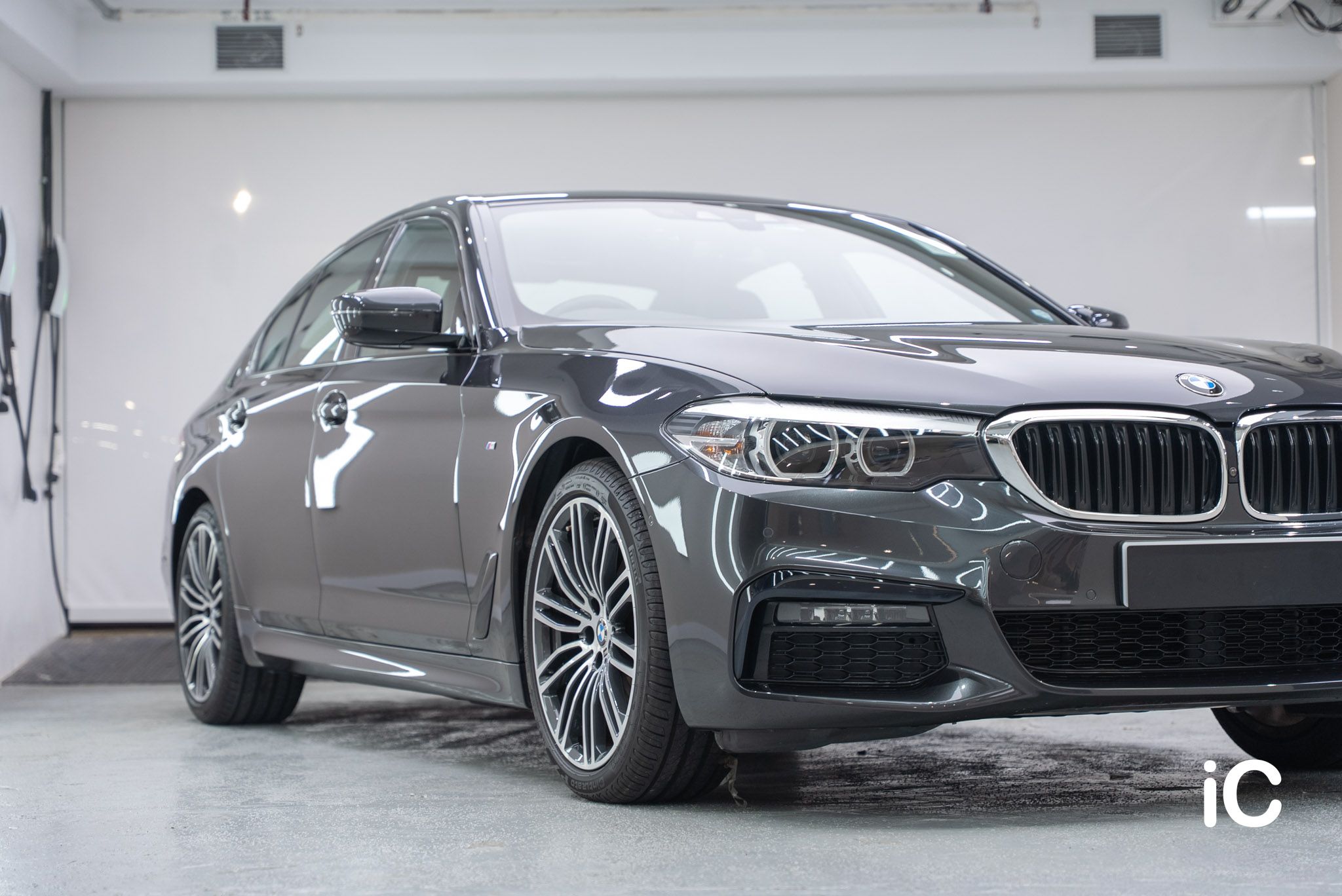ic-detail-bmw-520-grey-ulgo-black-infinity-3
