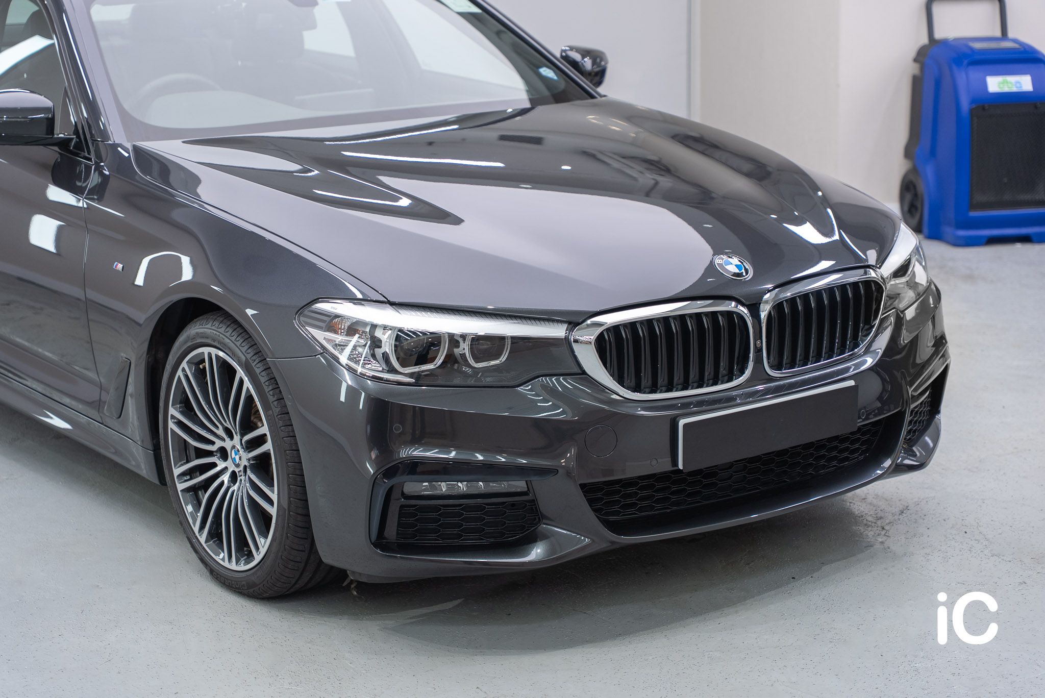 ic-detail-bmw-520-grey-ulgo-black-infinity-6