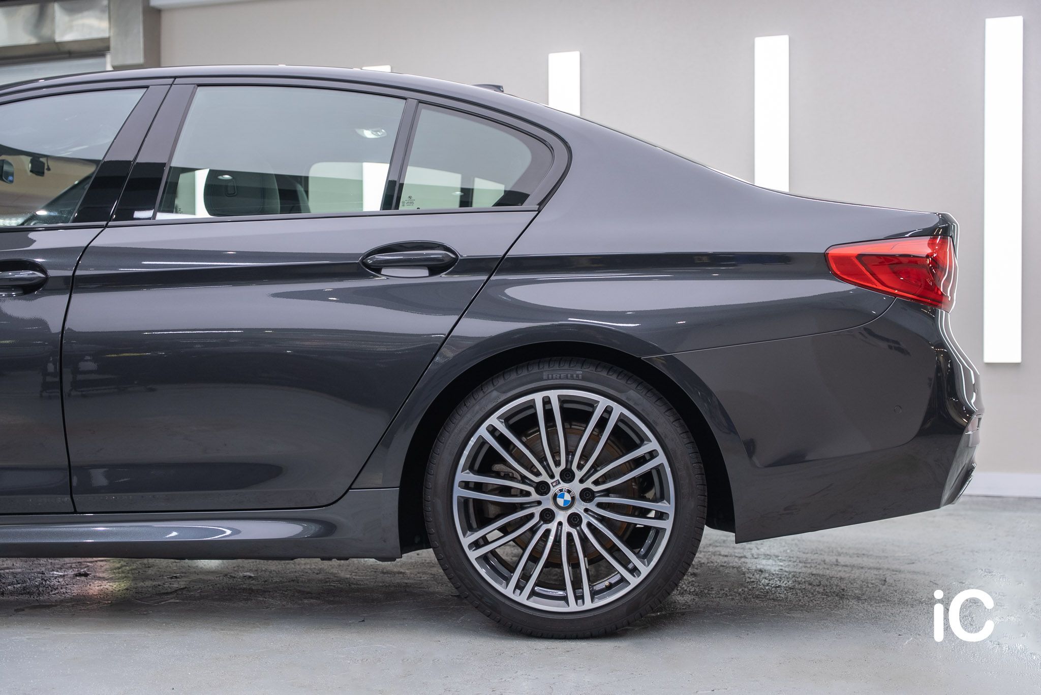 ic-detail-bmw-520-grey-ulgo-black-infinity-8