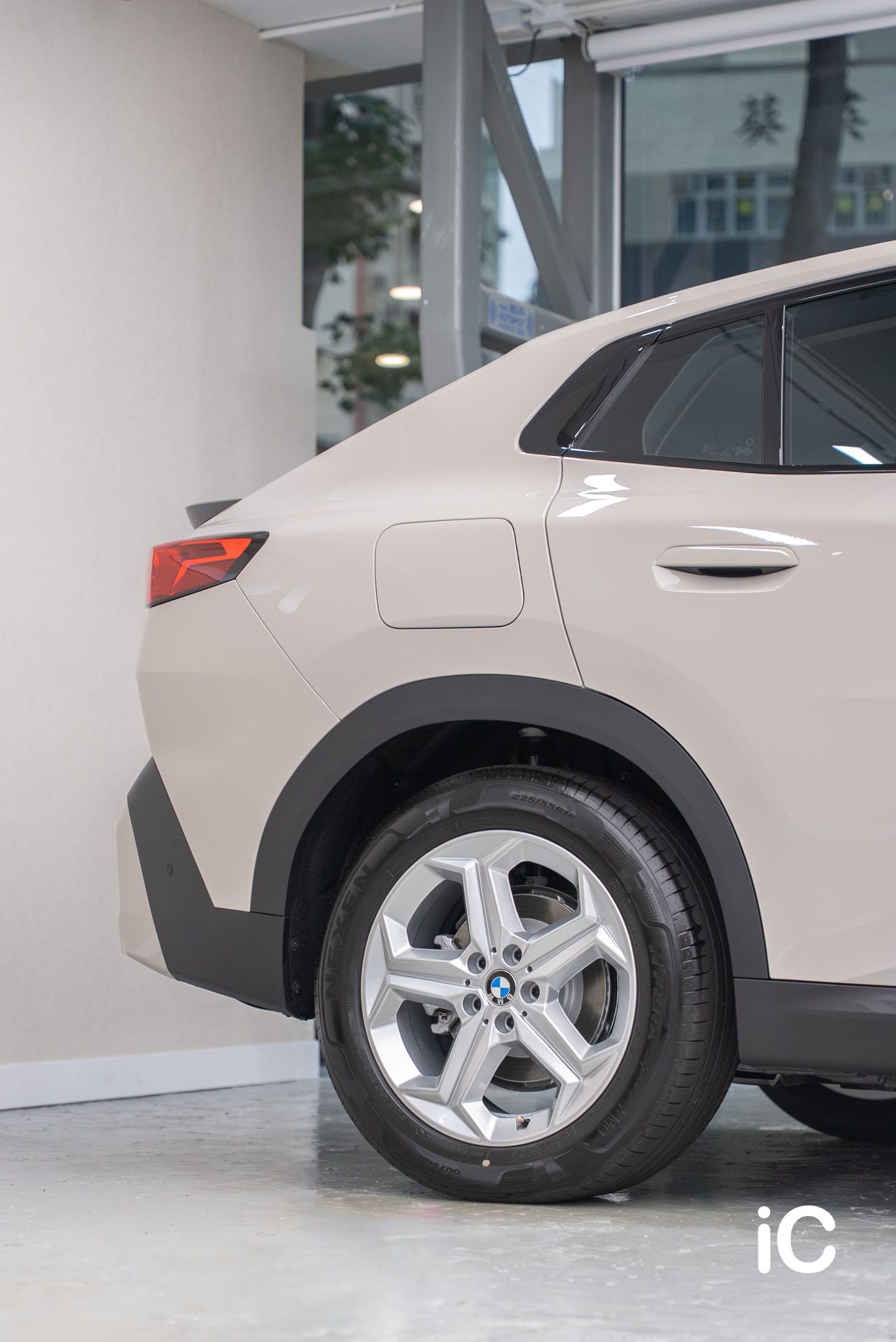 ic-detail-bmw-ix2-dune-grey-gyeon-ppf-15