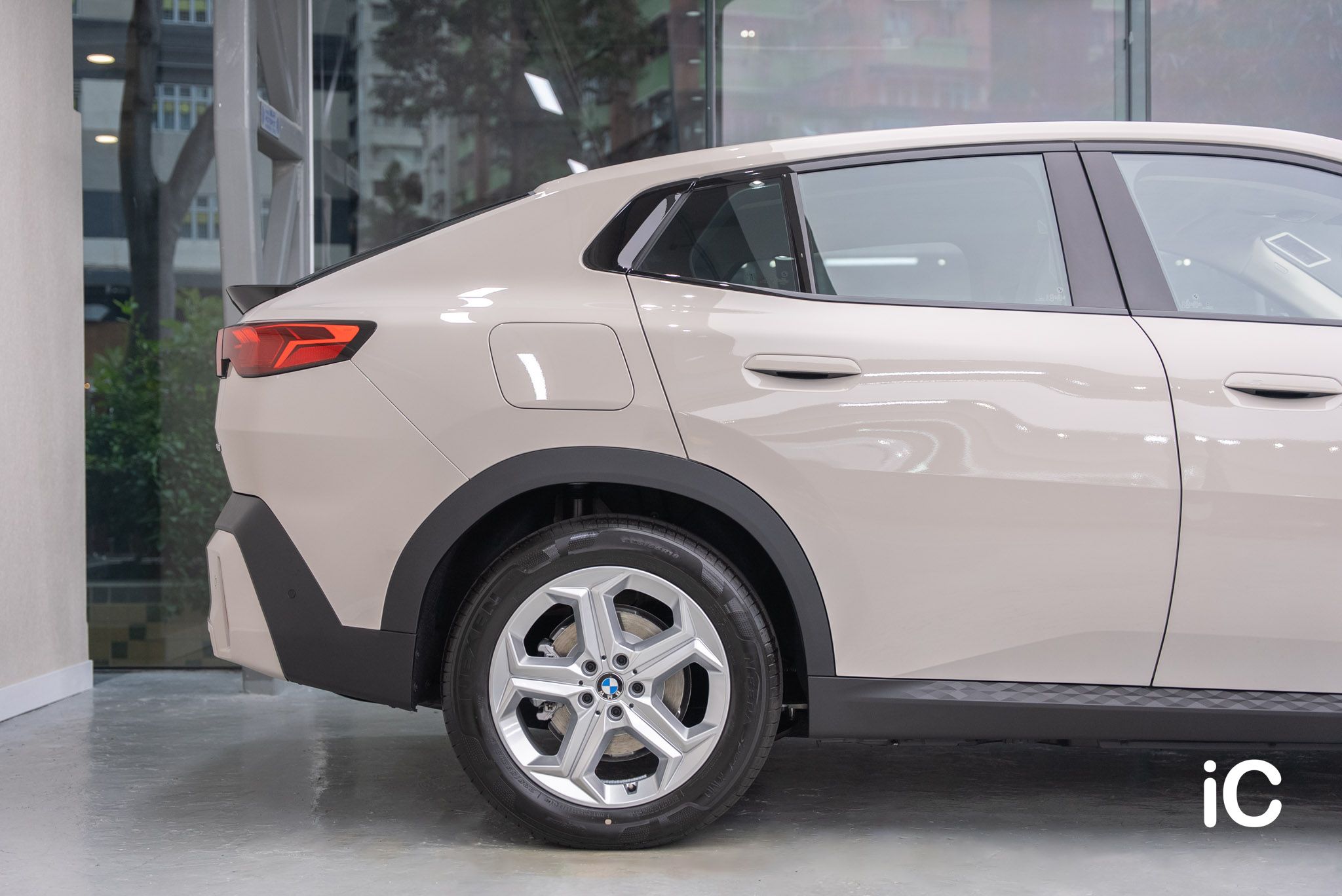 ic-detail-bmw-ix2-dune-grey-gyeon-ppf-22