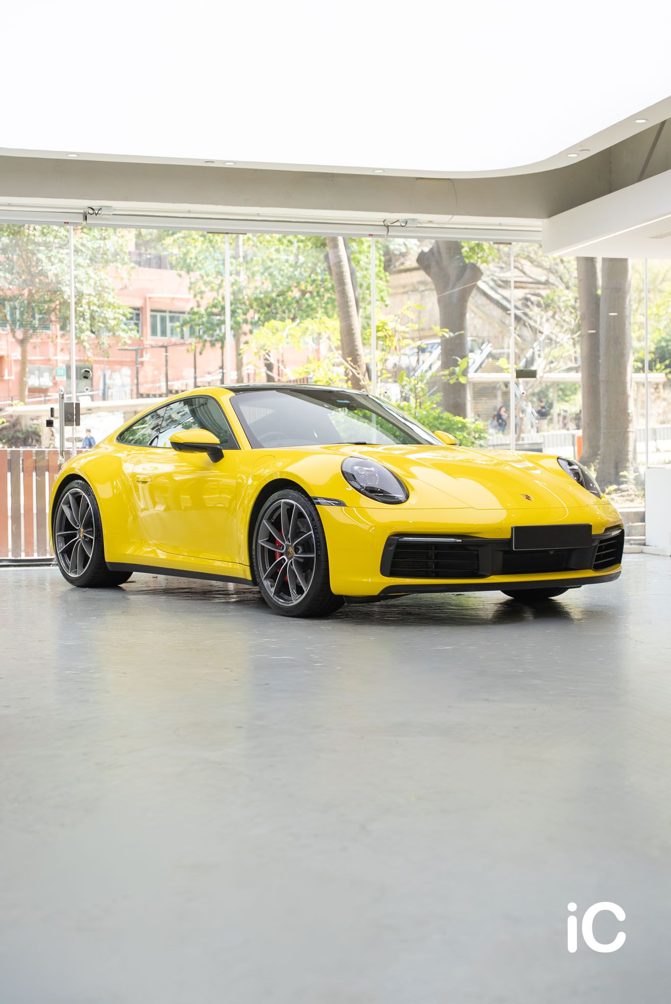 ic-detail-porsche-911-yellow-gyeon-ppf-1