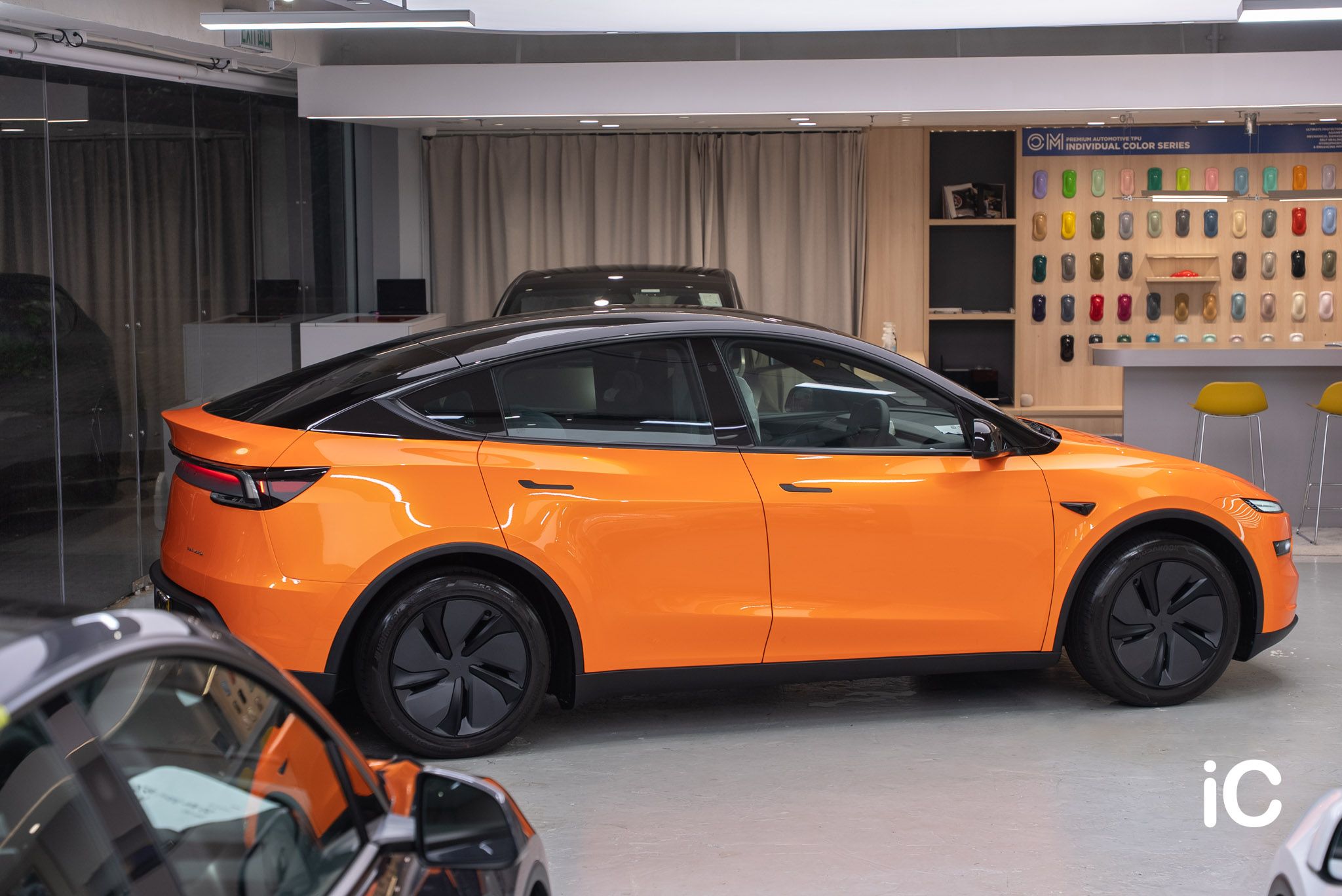 ic-detail-bmw-tesla-model-y-om-individual-colour-ppf-racing-orange-11