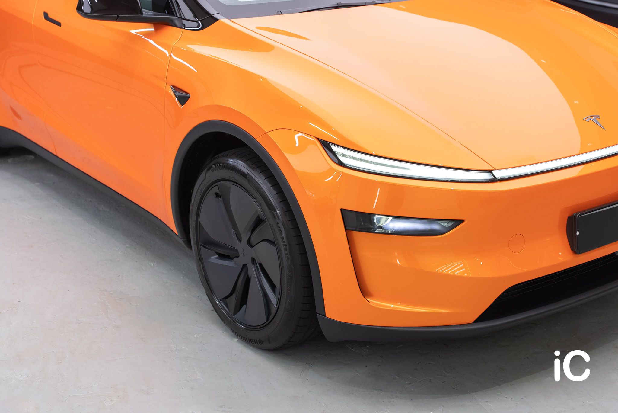 ic-detail-bmw-tesla-model-y-om-individual-colour-ppf-racing-orange-16