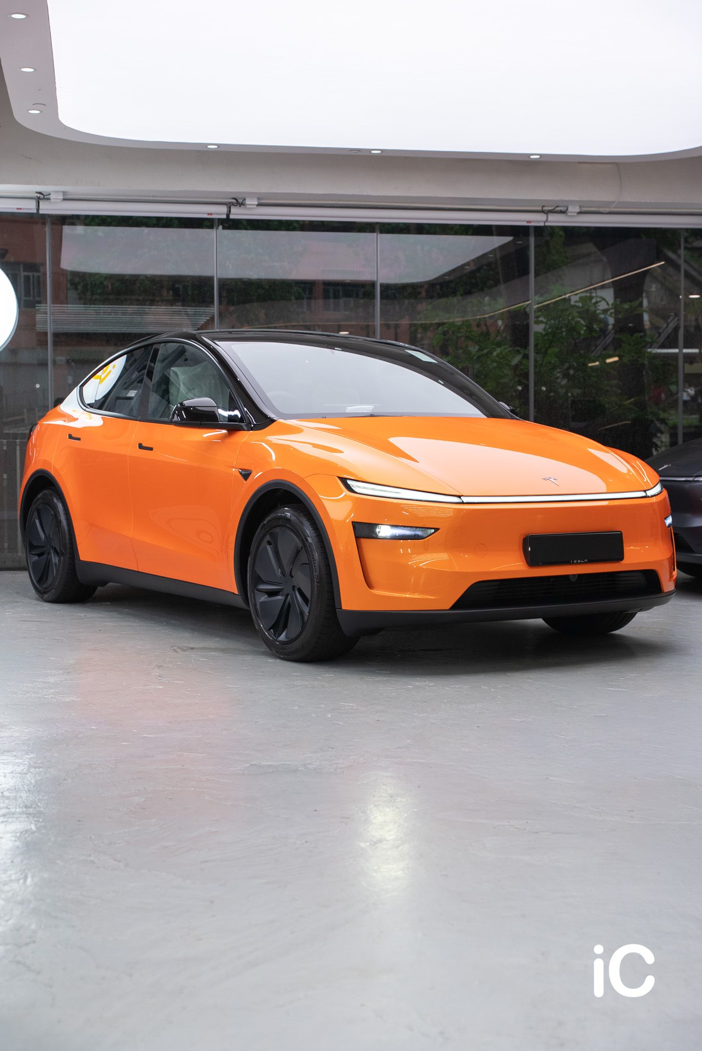 ic-detail-bmw-tesla-model-y-om-individual-colour-ppf-racing-orange-2