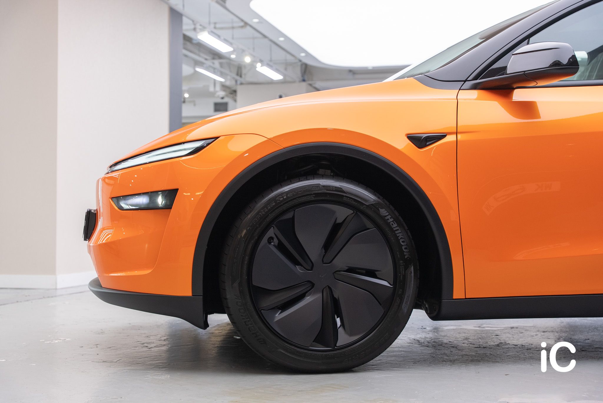 ic-detail-bmw-tesla-model-y-om-individual-colour-ppf-racing-orange-21