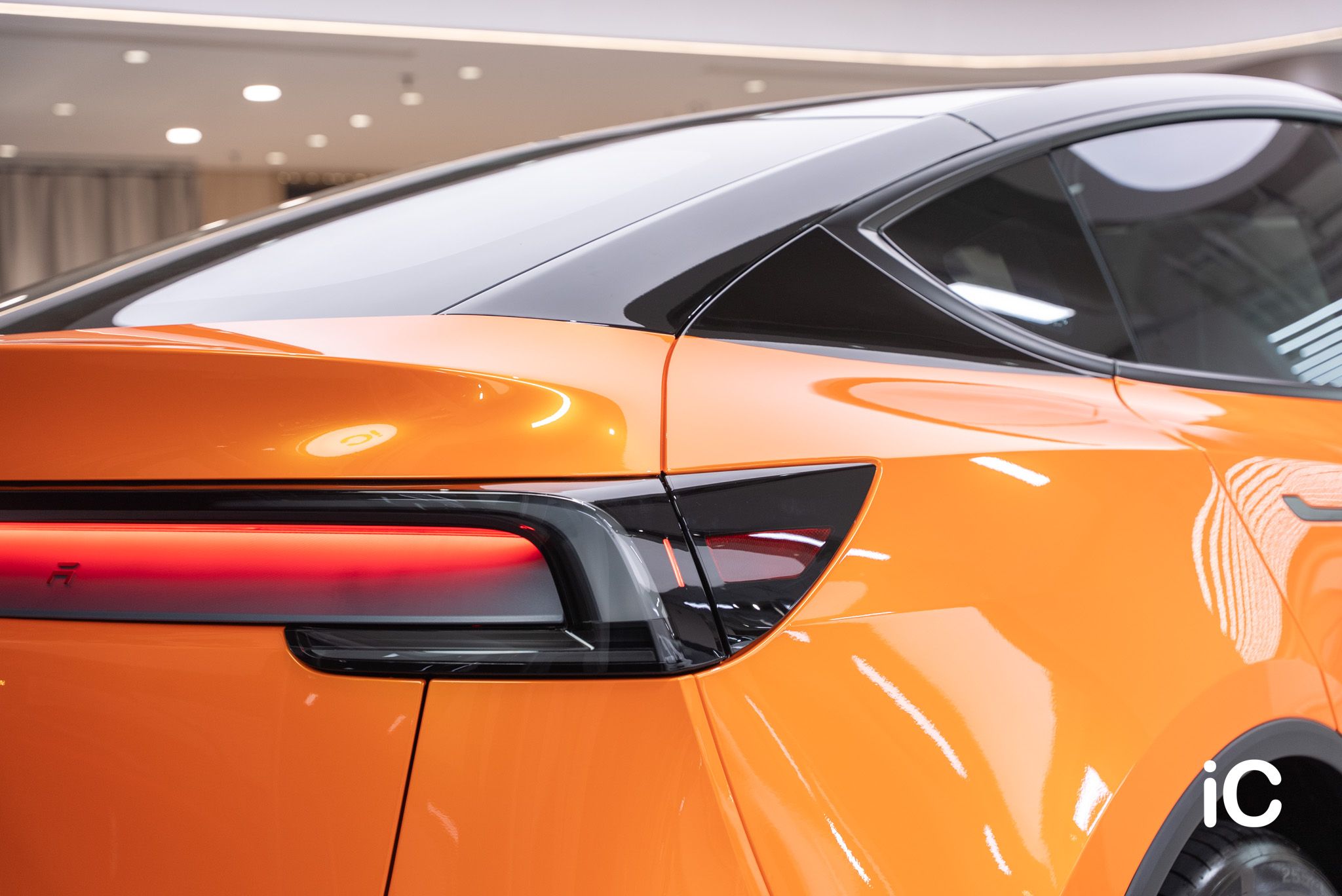 ic-detail-bmw-tesla-model-y-om-individual-colour-ppf-racing-orange-25