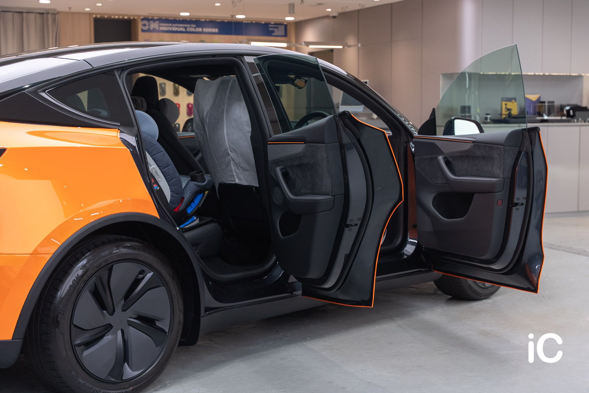 ic-detail-bmw-tesla-model-y-om-individual-colour-ppf-racing-orange-26