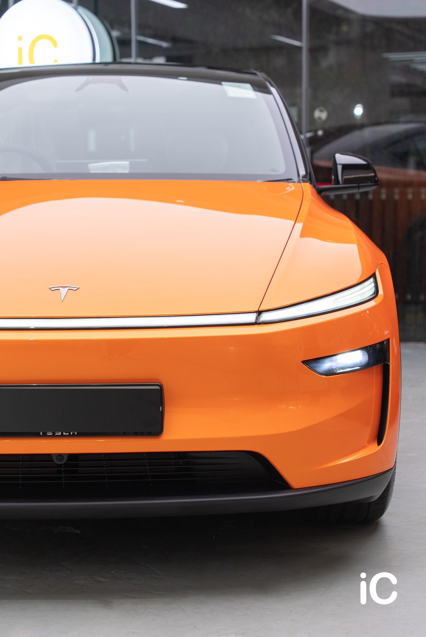 ic-detail-bmw-tesla-model-y-om-individual-colour-ppf-racing-orange-29