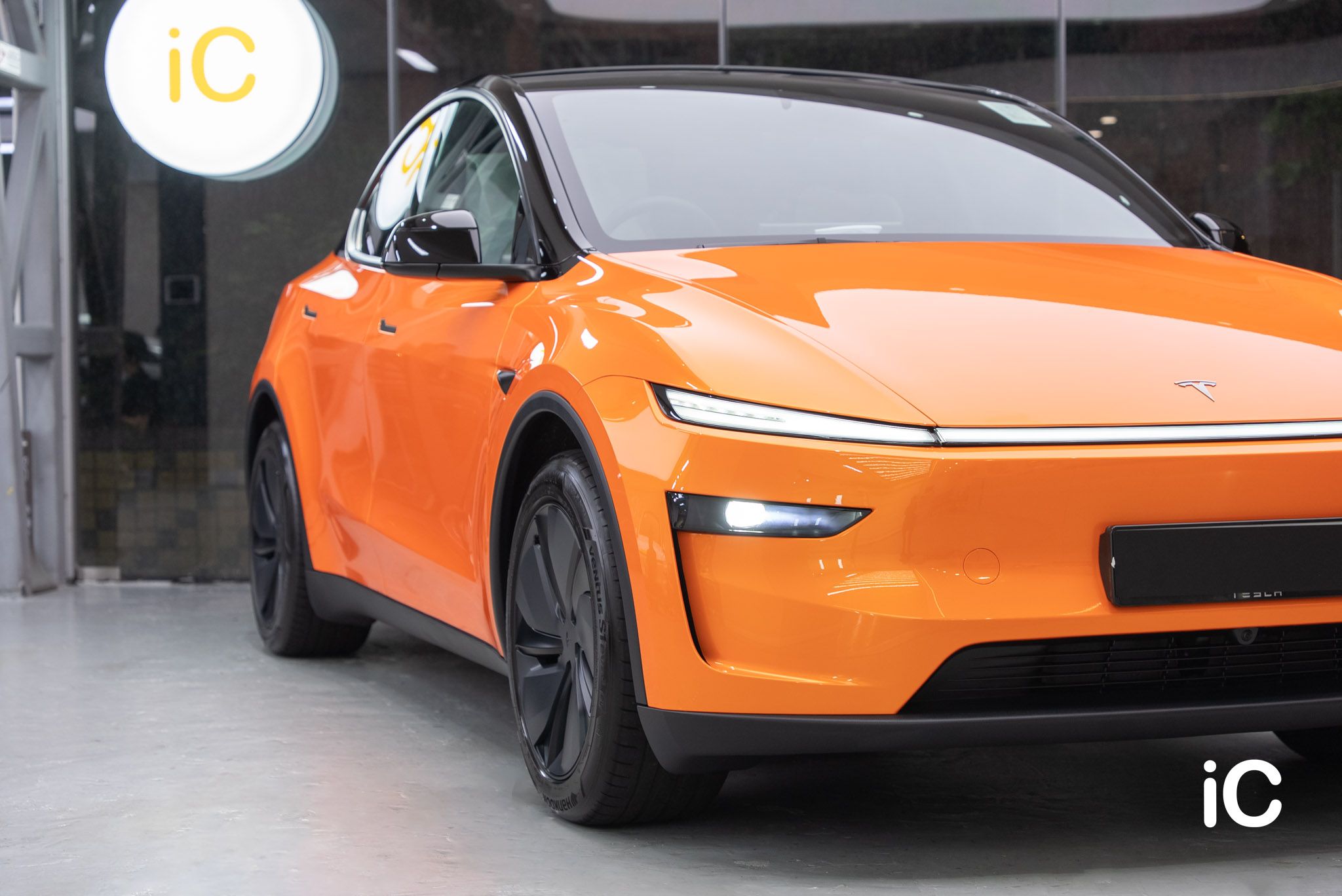 ic-detail-bmw-tesla-model-y-om-individual-colour-ppf-racing-orange-30