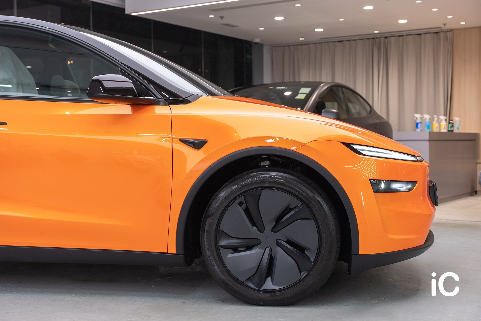 ic-detail-bmw-tesla-model-y-om-individual-colour-ppf-racing-orange-32