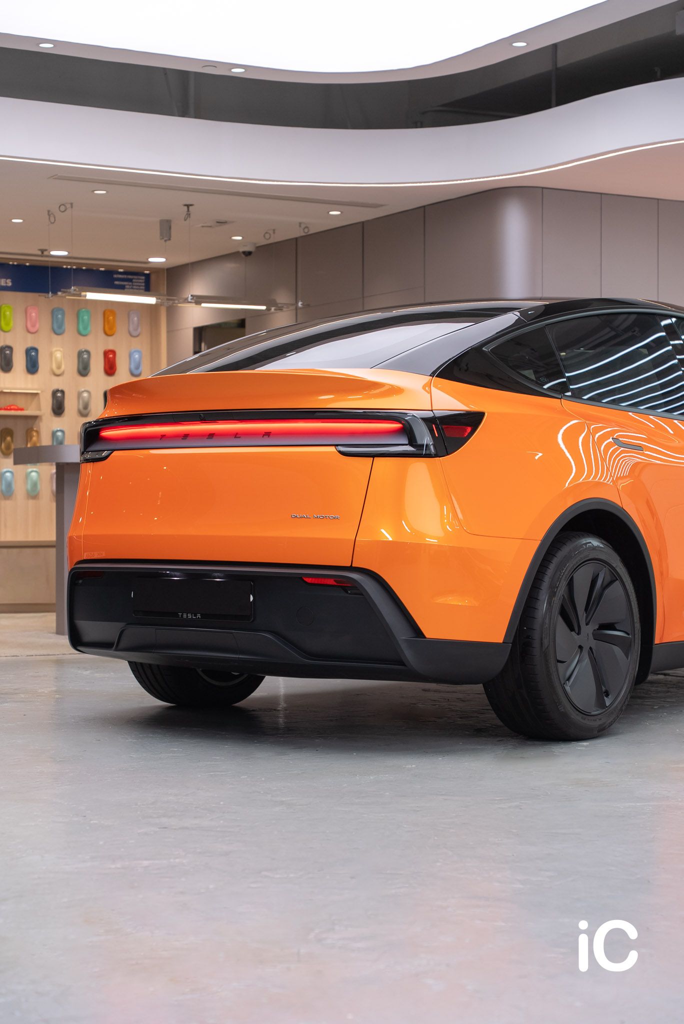 ic-detail-bmw-tesla-model-y-om-individual-colour-ppf-racing-orange-34