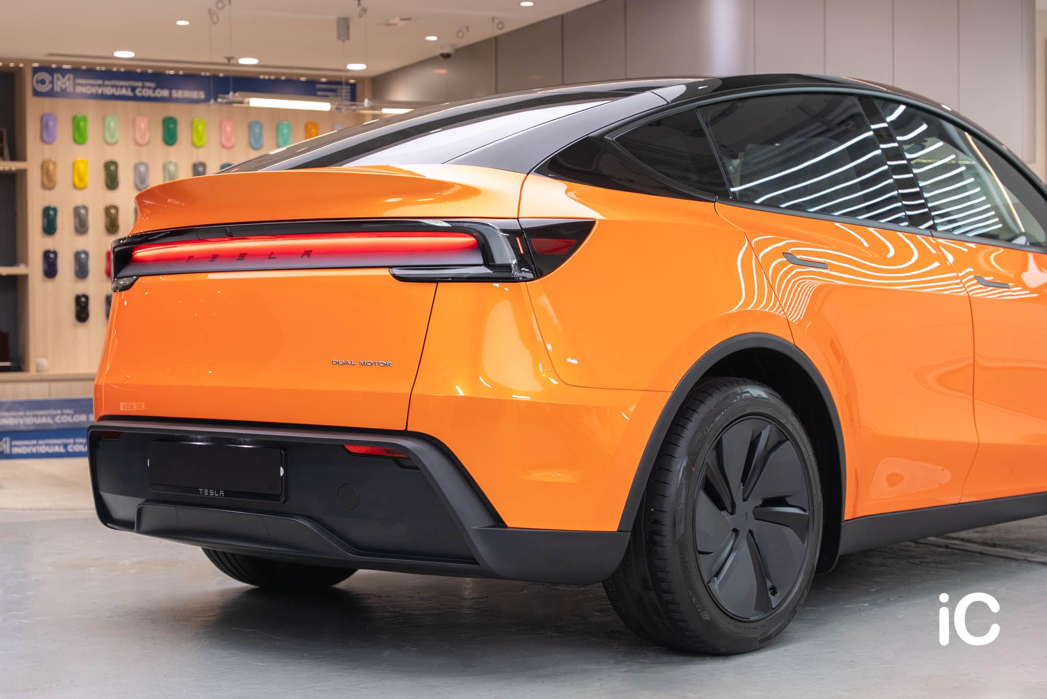 ic-detail-bmw-tesla-model-y-om-individual-colour-ppf-racing-orange-37