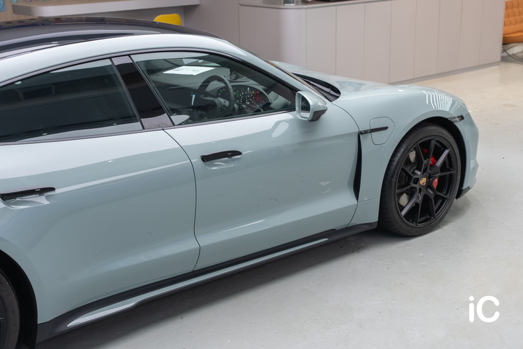 ic-detail-porsche-taycan-shade-green-gyeon-ppf-10