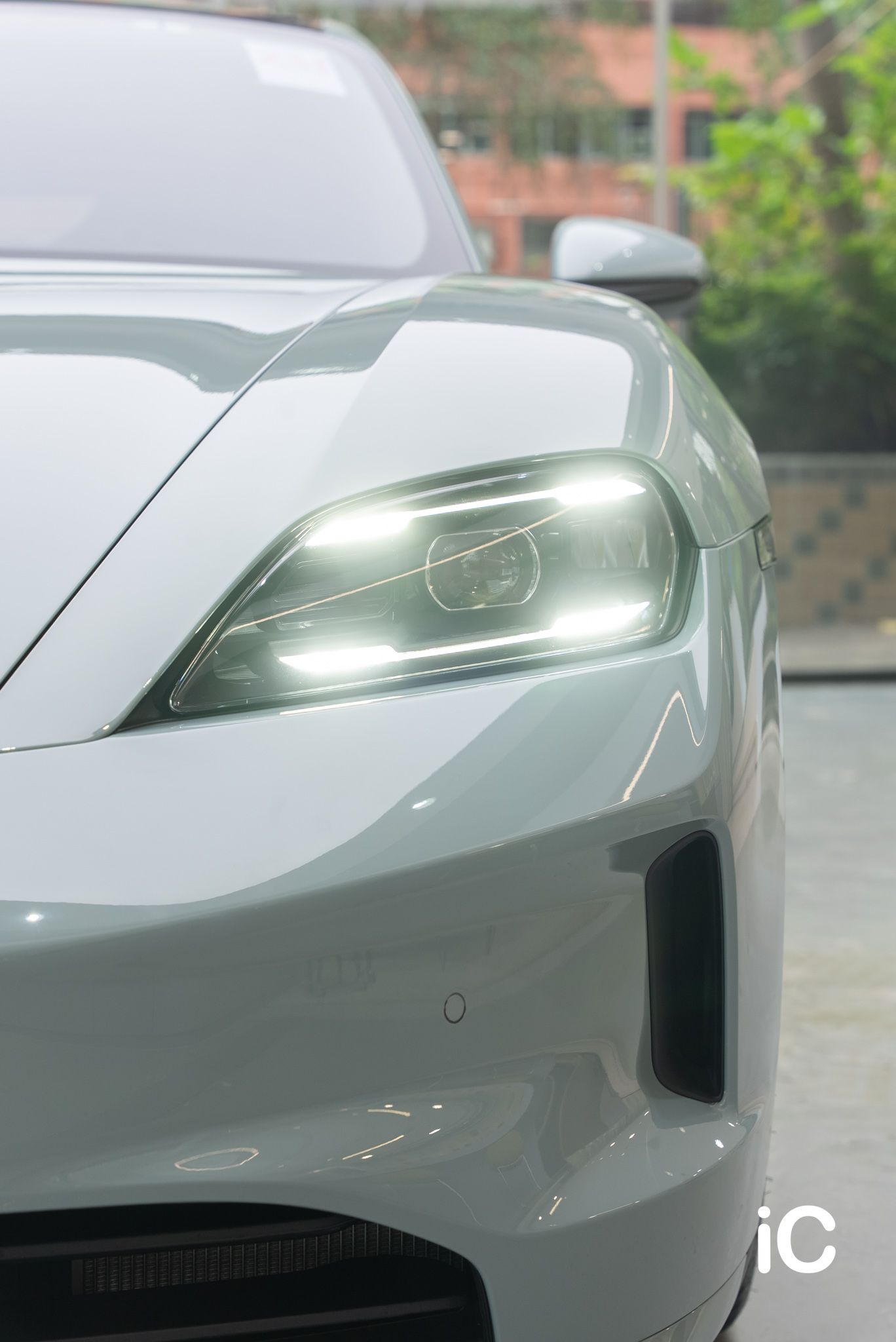 ic-detail-porsche-taycan-shade-green-gyeon-ppf-24