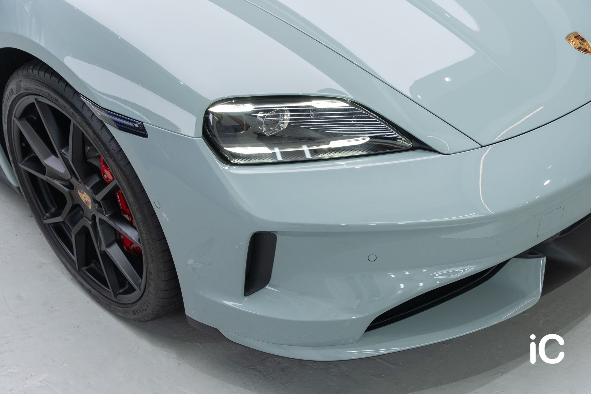 ic-detail-porsche-taycan-shade-green-gyeon-ppf-3