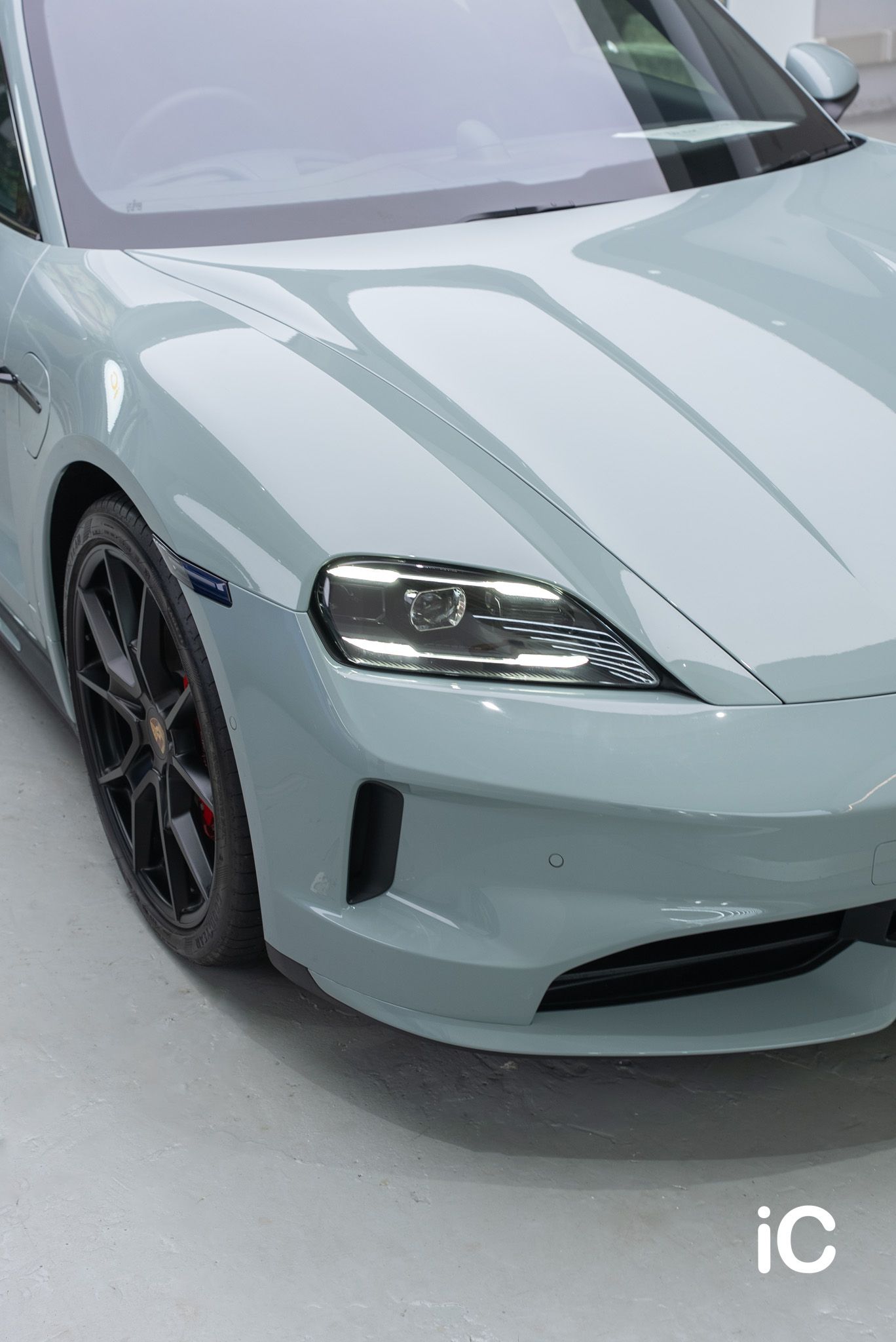 ic-detail-porsche-taycan-shade-green-gyeon-ppf-4