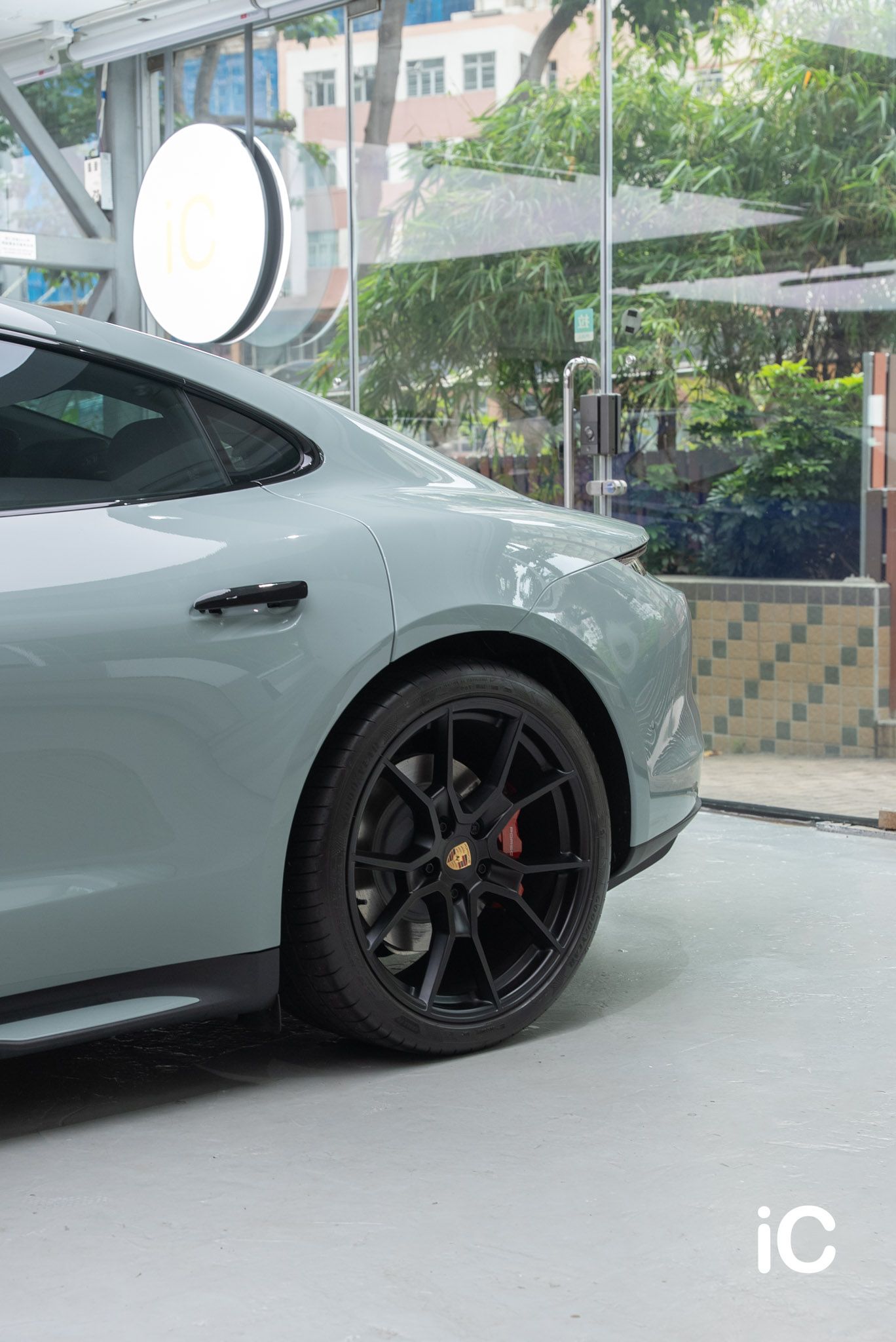 ic-detail-porsche-taycan-shade-green-gyeon-ppf-5