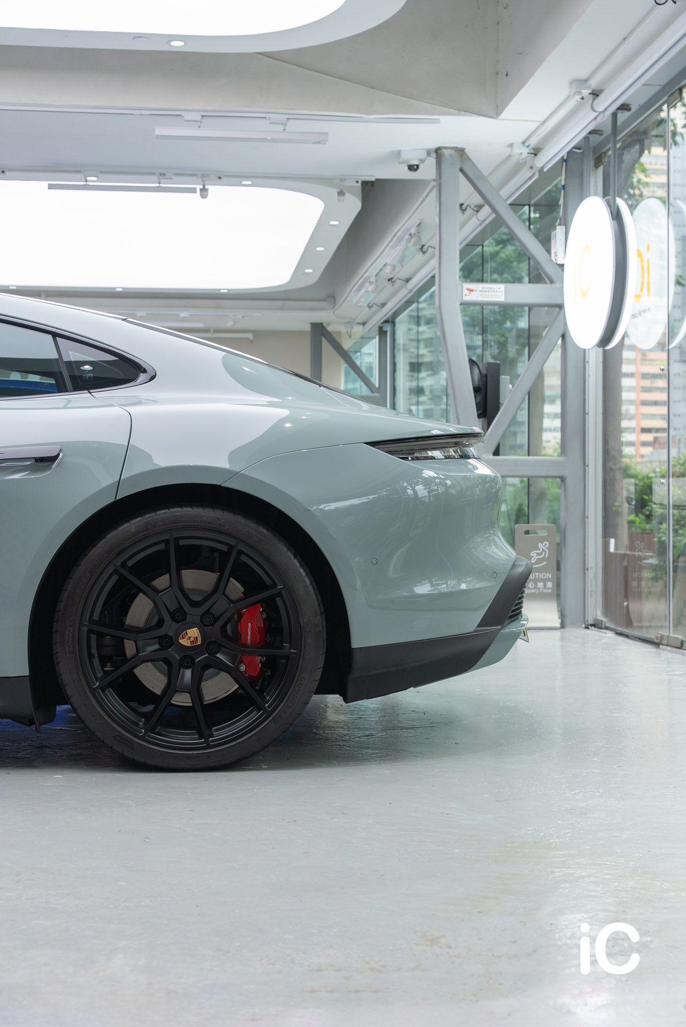 ic-detail-porsche-taycan-shade-green-gyeon-ppf-6