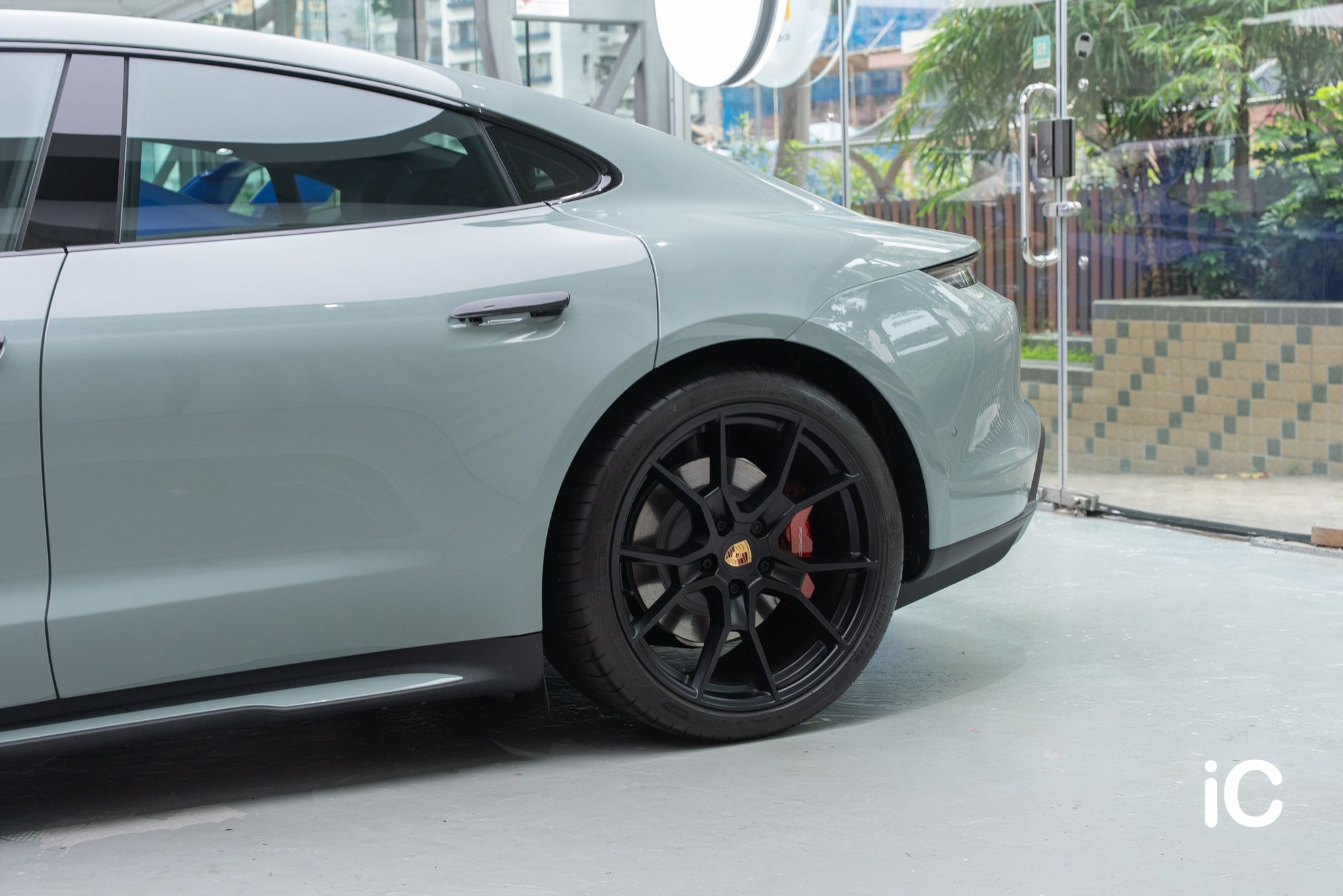 ic-detail-porsche-taycan-shade-green-gyeon-ppf-7