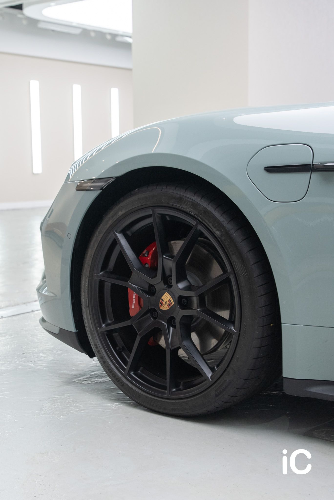 ic-detail-porsche-taycan-shade-green-gyeon-ppf-8