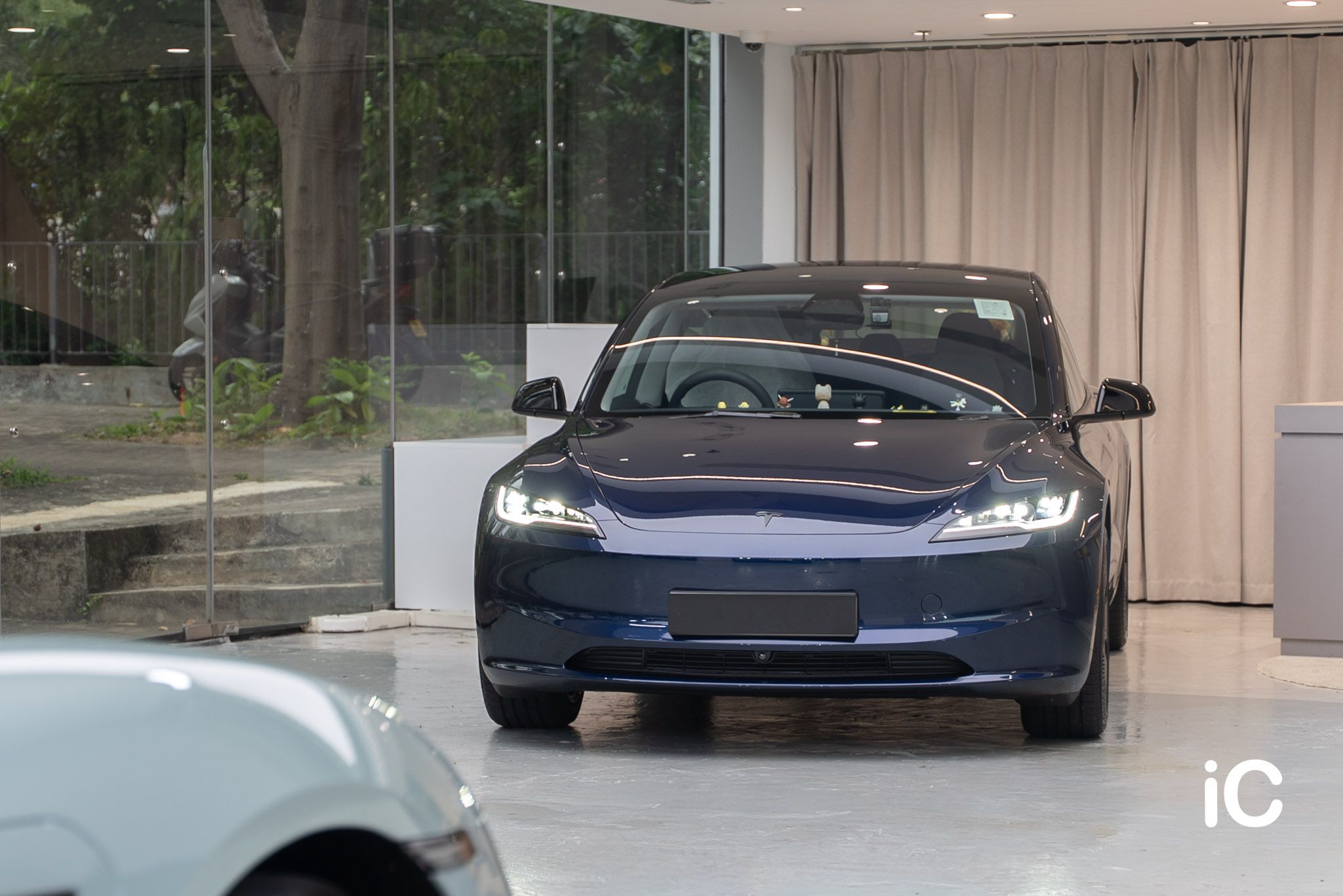 ic-detail-tesla-model-3-marine-blue-gyeon-ppf-2