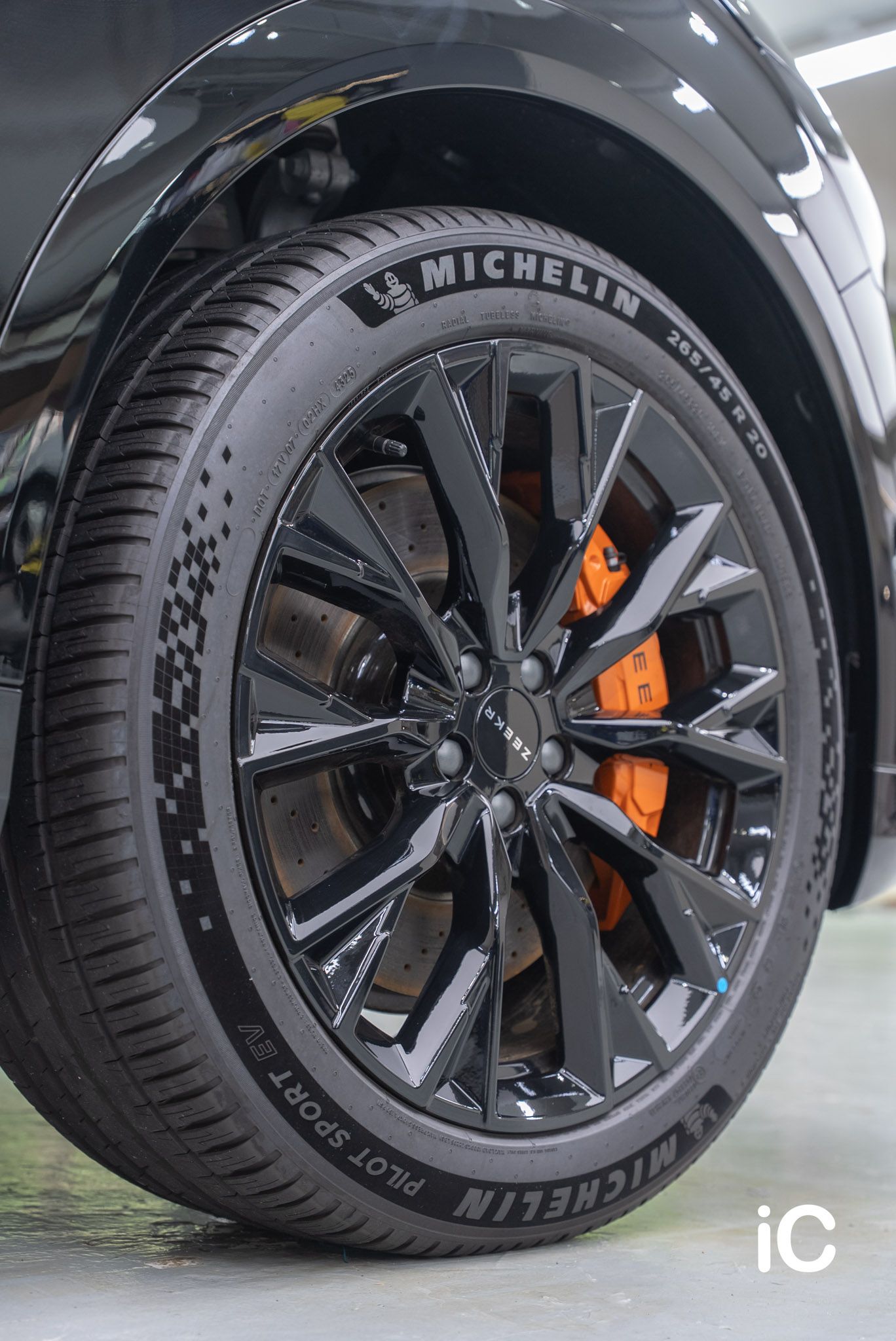 ic-detail-zeekr-7x-om-individual-colour-ppf-solid-black-5